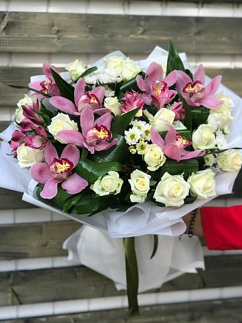 Букет цветов из: Розы и Хризантемы в Керчи