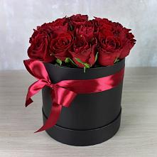 Цветочная композиция из Розы в шляпной коробке в Керчи