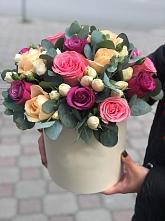Цветочная композиция из Розы в шляпной коробке в Керчи